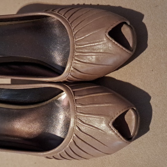 Nine West "NWPURSUITED" Size 5.5 Tan Peep Toe High Heels, EUC with TOPY soles - Picture 9 of 9